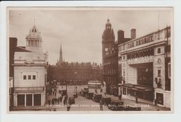 SHEFFIELD - ROYAUME UNI - TOWN HALL SQUARE FROM BARKER'S POOL - Sheffield