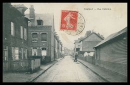 SEINE MARITIME - PAVILLY - Rue Valbrière. ( Ed. L. Petit Editeur)  Carte Postale - Pavilly