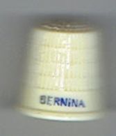 Ancien Dé à Coudre En Plastique Bernina - Thimbles