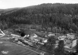 CPSM Dentellé - BROUVELIEURE (88) - Vue Aérienne Du Bourg Dans Les Années 50 / 60 - Brouvelieures