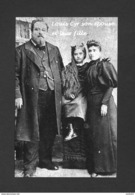 SPORTS - HALTÉROPHILIE - LOUIS CYR SON ÉPOUSE ET LEUR FILLE - ST CYPRIEN DE NAPIERVILLE QC. - (1863 - 1912) - HOMME FORT - Haltérophilie