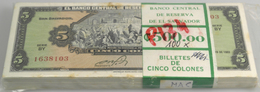 El Salvador: Rare Original Bundle Of 100 Banknotes 5 Colones 1983 P. 134, All Consecutive And In Con - Salvador