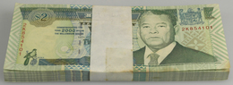 Fiji: Bundle With 100 Pcs. 2 Dollars 2000, P.102a With Running Serial Numbers In UNC Condition. (100 - Fiji