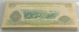 Vietnam: Rare Bundle Of 100 Banknotes 10 Dong ND P. R6, In General Uncirculated But With Light Stain - Viêt-Nam