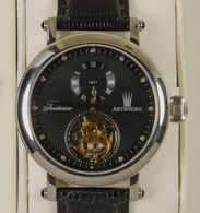 Uhren: Herrenarmbanduhr Astboerg AT620SSD Tourbillon; Leder Armband; Mit Glasboden; In Holzbox. - Other & Unclassified