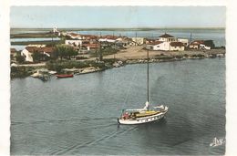 Port Saint Louis Du Rhône - Le  Canal Et La Plage -   CPSM° - Saint-Louis-du-Rhône