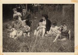 Photo Originale Ballade Familiale En Juillet 1960 - Identifiés Au Dos - Geïdentificeerde Personen
