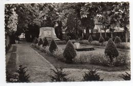 COSNE---1956--Le Square Et Monument Aux Morts   --cachet-timbre - Cosne Cours Sur Loire