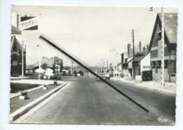 CPM - Longueau  -(Somme) - Avenue H.Barbusse - (Station Total -  Auto,voiture Renault 4 Cv ) - Longueau