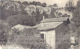 ROQUEFAVOUR - VAL DU SACRE COEUR ? -GRANDS ROCHERS AVEC GROTTES - Roquefavour