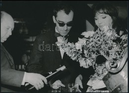 Cca 1960  Jean-Luc Godard és Anna Carina, Eredeti, Pecséttel Jelzett Fotó / Original  Photo Marked With Seal  18x23,5 Cm - Andere & Zonder Classificatie