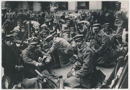 1919 Vöröskatonák A Marx Laktanyában, Korabeli Fotó Későbbi Nagyítása 18x24 Cm - Andere & Zonder Classificatie