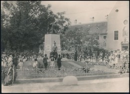 Cca 1930 Tata Tóváros, Világháborús Emlékmű Avatása. Kaksa Rajmund Fényképész Nagyméretű Fotója. 16x22 Cm - Andere & Zonder Classificatie