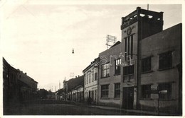 T2/T3 Máramarossziget, Sighetu Marmatiei; Tűzoltó Laktanya, Gordán Gyula üzlete, Utcakép / Fire Brigade Barracks, Street - Unclassified