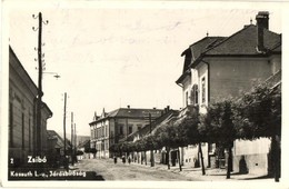 T2 Zsibó, Jibou; Járásbíróság, Kossuth Lajos Utca. Második Világháborús Magyar Katona Levele A Hátoldalon / Street View  - Unclassified