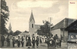 * T3 Bárca, Barca Pri Kosici; Utcakép Falubeliekkel, Templom. Nyulászi Béla Kiadása / Street View With Villagers, Church - Unclassified