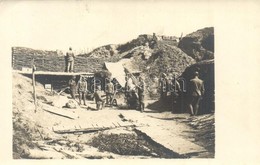 ** T2 Domboldalon Kialakított Lövészárok Vonal, Benne Aknavetővel / WWI Austro-Hungarian K.u.K. Soldiers In The Hill-sid - Unclassified