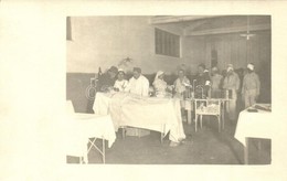 ** T2 Sérült Osztrák-magyar Katonák Orvossal és ápolókkal A Tábori Kórházban / WWI Injured K.u.K. Soldiers With Doctor A - Unclassified