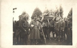 * T2/T3 1916 Fatörzzsel Pózoló Humoros Osztrák-magyar Katonák Csoportkép / WWI K.u.K. Military Humour, Soldiers Posing W - Unclassified