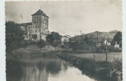 Espelette (64) : L'église Prise Des Bords De La Rivière Environ 1948 GF. - Espelette