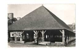 Questembert - Les Halles , Construites Au 18e Siècle - 196 - Questembert