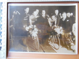 Photo Press Bike/bicycle/cycling Race,1934, Rare (for Details Please See The Back Side Of It) - Wielrennen