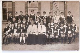 CPA 58 COSNES SUR LOIRE CARTE PHOTO GROUPE D ENFANTS PRETRES CATECHISME ? RARE BELLE CARTE !! - Cosne Cours Sur Loire