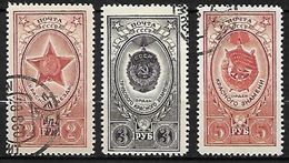 URSS   /    RUSSIE     -      1952.   Y&T N° 1638 à 1640 Oblitérés.   Médailles  /  Décorations  /  Croix  /  Etoiles. - Used Stamps