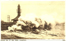 SUFFOLK - LOWESTOFT - ROUGH SEA AT PIER HEAD Suf382 - Lowestoft