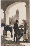 CARTE PHOTO,AMERIQUE,MEXIQUE,MEXICANOS,MEXICO,1933,TEPOZ OTLAN,TEPOTZOTLAN,CATHEDR ALE,CHAPEAU,FEMME,ENFANT, CHEVAL - Mexico