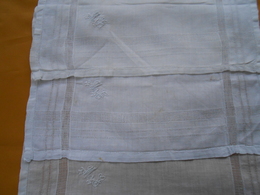 3 Mouchoirs Anciens à Jour Et Lettres Brodées M G - - Handkerchiefs