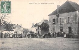 Vieux Château      21        La Place. Très Animée               (coupure  Voir Scan) - Autres & Non Classés