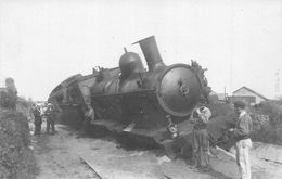 Angers   49    Chemin De Fer. Déraillement Du Rapide De Paris En Gare De Maitre Ecole  1908                (voir Scan) - Angers