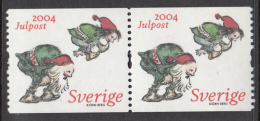 Sweden 2004 MNH Scott #2499 Coil Pair (5k) Gnomes Playing Leapfrog Christmas - Neufs