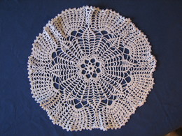 50 - Napperon Au Crochet - Tafelkleden