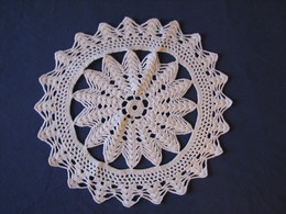 49 - Napperon Au Crochet - Tafelkleden