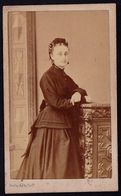 PHOTO FORMAT CDV ** BELLE JEUNE FILLE ** - Photo Daveluy Ostende En Brugge - Noblesse ? - Antiche (ante 1900)