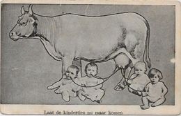 CPA Bébés Multiples Enfant Fantaisie Surréalisme écrite Vache Biberon - Scenes & Landscapes