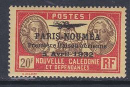 Nlle Calédonie  P.A.  N° 28 X Timbre Surchargé " Paris-Nouméa" : 20 F.  Trace De Charnière Sinon TB - Nuovi