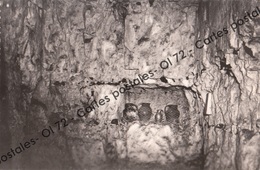 CPSM - Somme > Naours - Grottes Historiques De Naours - Détail D'une Chambre Avec Armoire - Naours