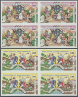 ** Vereinte Nationen - Genf: 1994. Kpl. Ausgabe "Bevölkerung Und Entwicklung" In 2 Ungezähnten 4er-Blöc - Unused Stamps