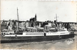 Dieppe - Le Courrier Arromanches Dans Le Port - Edition Estel - Carte Non Circulée - Dieppe