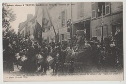 CPA 10 Scènes Vécues à TROYES Pendant La Grande Guerre De 1914 - Salut Au Drapeau Du 237° Territorial - Troyes