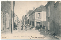 SERGINES - La Rue Des Treilles, Tambour De Ville - Sergines