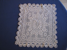 81 - Napperon Au Crochet - Tischdecken/Servietten