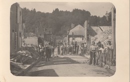 LA RUE CHARLES MOREAU APRES LE BOMBARDEMENT , GUERRE 39/45 - ON PROCEDE AU DEBLAIEMENT DES GRAVATS - A VOIR !!! - Bar-sur-Seine