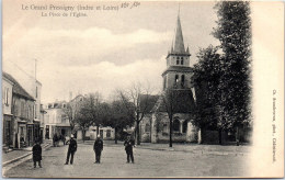 37 LE GRAND PRESSIGNY - La Place De L'église - Le Grand-Pressigny
