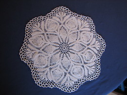98 - Napperon Au Crochet - Tischdecken/Servietten