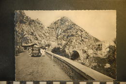 Cp, 06, Menton, Frontière Franco-Italienne: Le Pont Saint Louis Douanes Francaises Et Batiments Des Douanes Italiennes - Menton