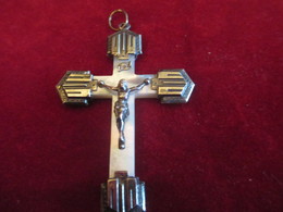 Pendentif /  Croix / Nacre  Et Argent ? /   Fin XIXéme Siécle       CAN736 - Religion & Esotérisme